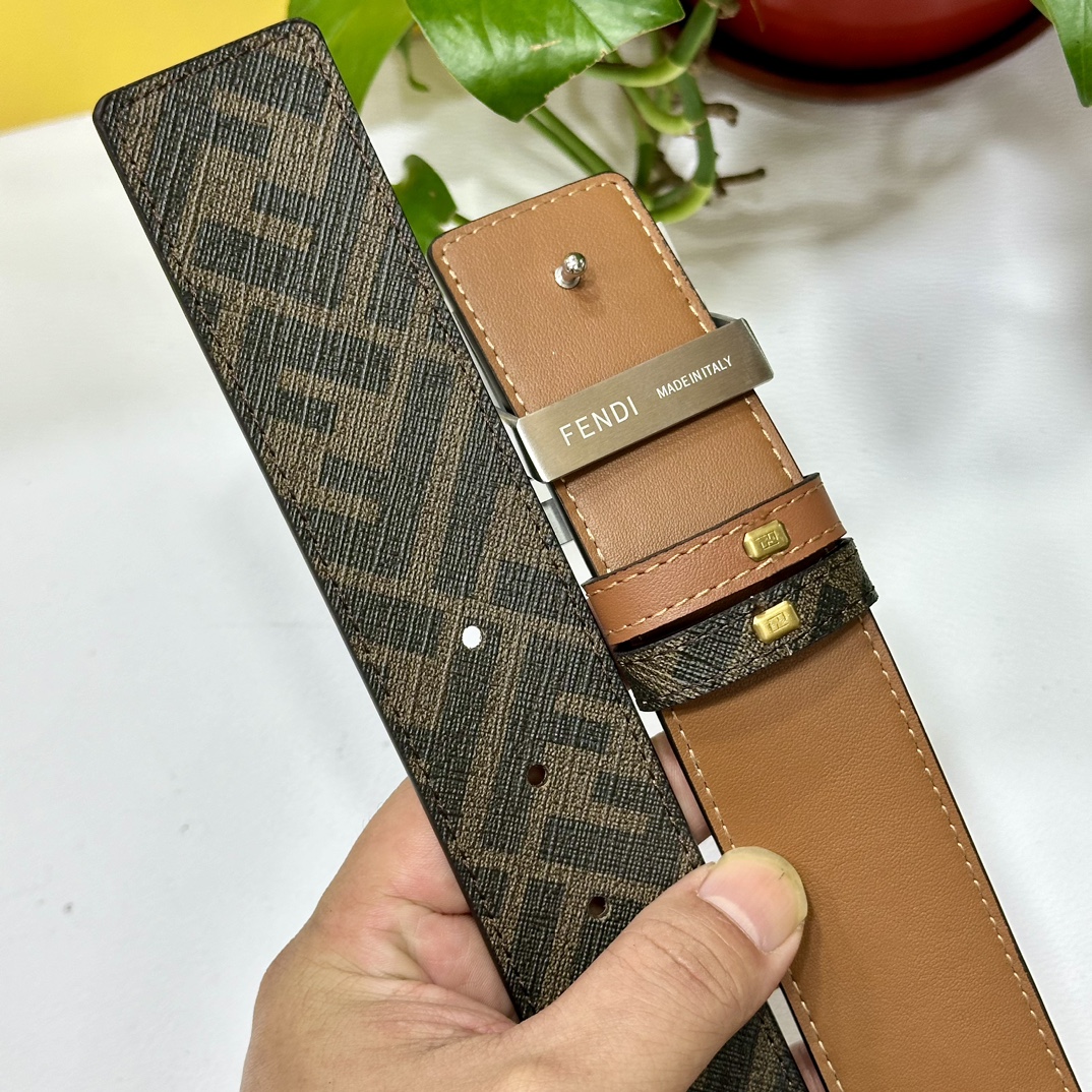 
     FENDI（芬迪）专柜同款 宽4.0CM 双环正反用腰带 FF按钉搭扣 土黄Cuoio  R