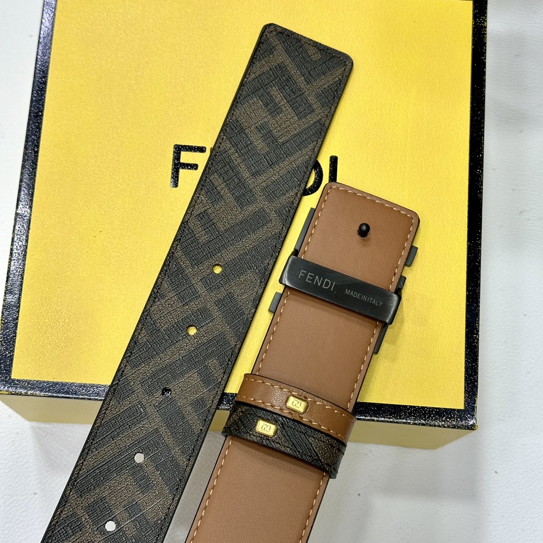 
     FENDI（芬迪）专柜同款 宽4.0CM 双环正反用腰带 FF按钉搭扣 土黄Cuoio  R
