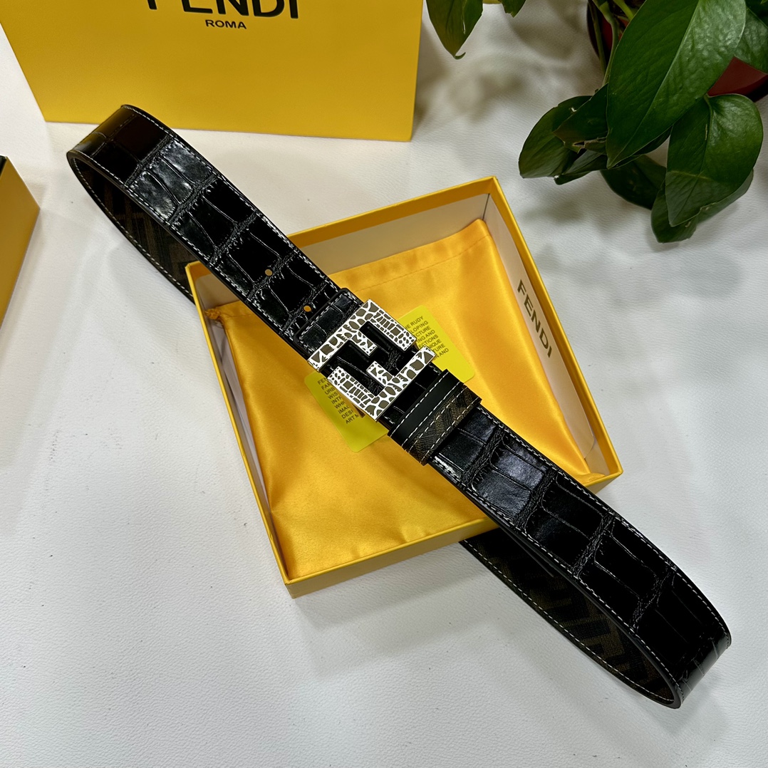 FENDI芬迪专柜同款宽4.0CM双环正反用腰带FF按钉搭扣黑色CuoioRomano皮革材质反面面料带