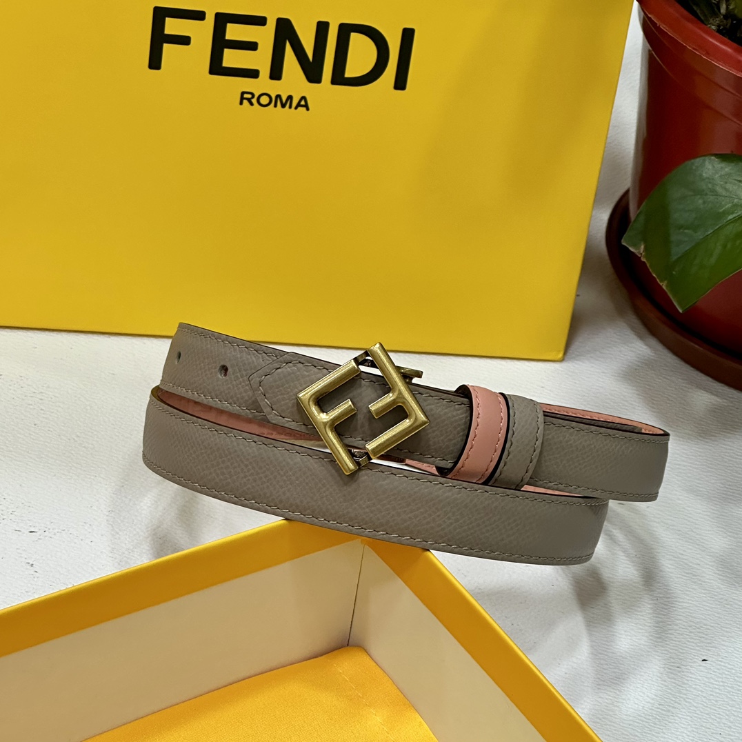 
 FENDl/芬迪 宽20MM，原单进口小牛皮，搭配原单钌钯电镀F扣，手感.油边近乎完美，原产皮料定制