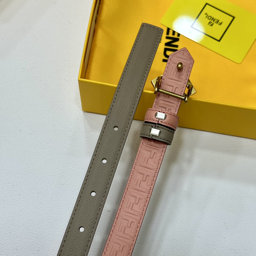 
 FENDl/芬迪 宽20MM，原单进口小牛皮，搭配原单钌钯电镀F扣，手感.油边近乎完美，原产皮料定制