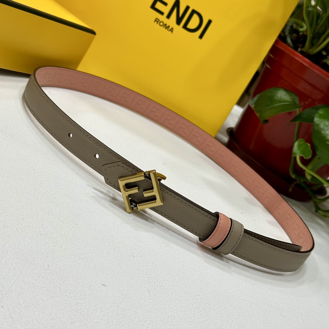 
 FENDl/芬迪 宽20MM，原单进口小牛皮，搭配原单钌钯电镀F扣，手感.油边近乎完美，原产皮料定制