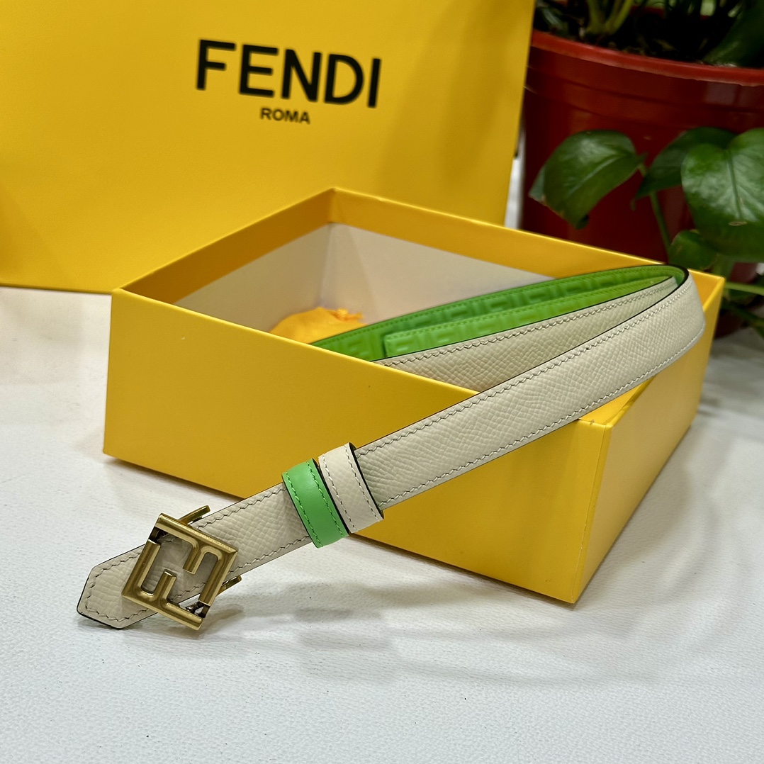 
 FENDl/芬迪 宽20MM，原单进口小牛皮，搭配原单钌钯电镀F扣，手感.油边近乎完美，原产皮料定制
