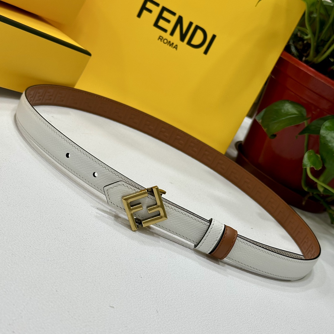
 FENDl/芬迪 宽20MM，原单进口小牛皮，搭配原单钌钯电镀F扣，手感.油边近乎完美，原产皮料定制