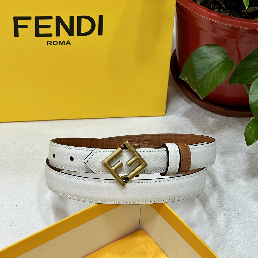
 FENDl/芬迪 宽20MM，原单进口小牛皮，搭配原单钌钯电镀F扣，手感.油边近乎完美，原产皮料定制