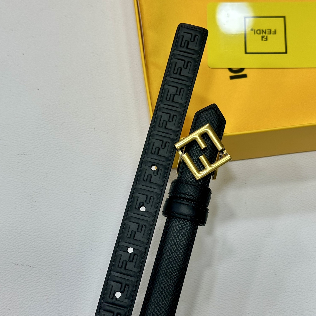 
 FENDl/芬迪 宽20MM，原单进口小牛皮，搭配原单钌钯电镀F扣，手感.油边近乎完美，原产皮料定制