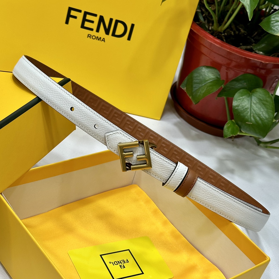 
 FENDl/芬迪 宽20MM，原单进口小牛皮，搭配原单钌钯电镀F扣，手感.油边近乎完美，原产皮料定制