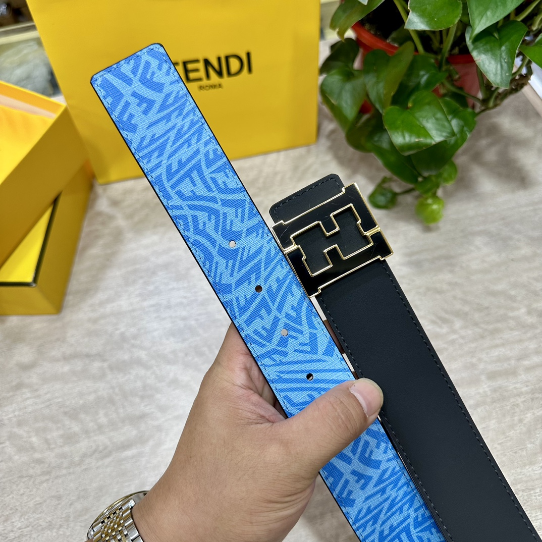 FENDl芬迪专柜同款宽40MM原版定制天蓝色FFVertigo图案皮料搭配FF按钉钢扣时尚潮流经典百搭