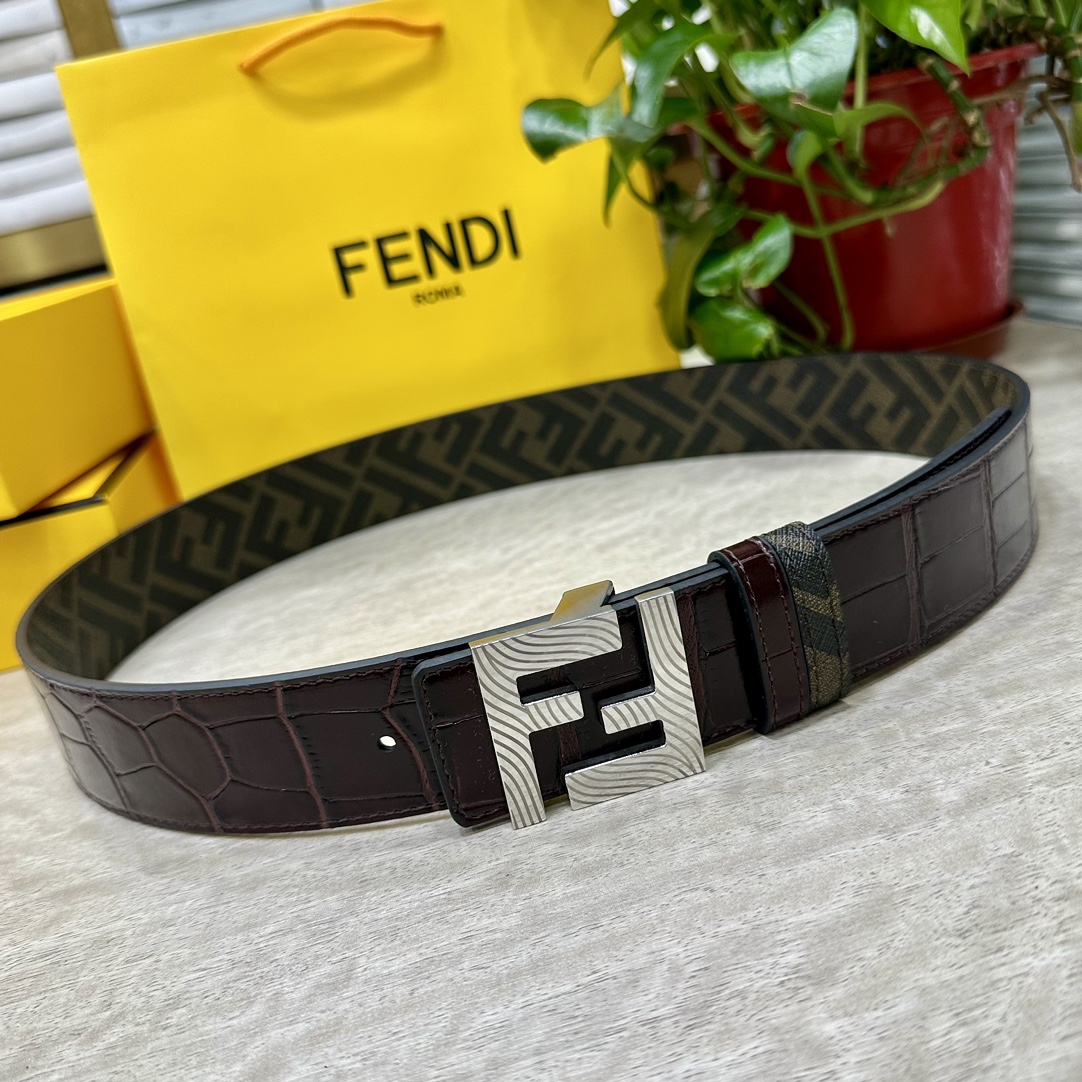 FENDI芬迪专柜同款宽4.0CM双环正反用腰带FF按钉搭扣棕色CuoioRomano皮革材质反面面料带