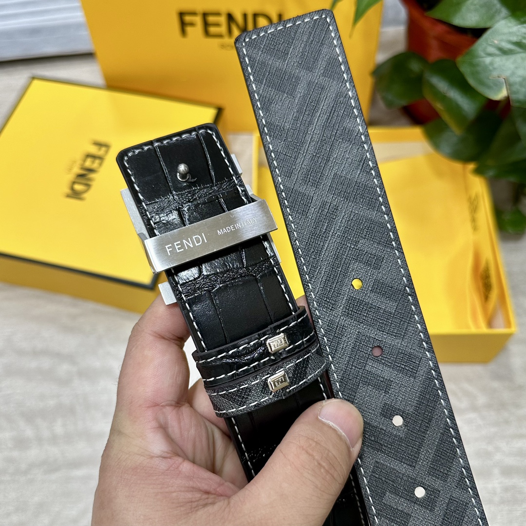 FENDI芬迪专柜同款宽4.0CM双环正反用腰带FF按钉搭扣黑色CuoioRomano皮革材质反面面料带