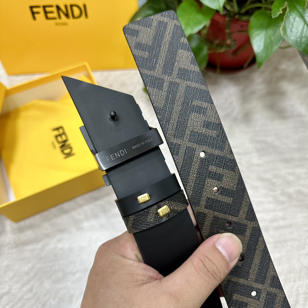 FENDI芬迪专柜同款宽4.0CM双环正反用腰带FF按钉搭扣黑色CuoioRomano皮革材质反面面料带