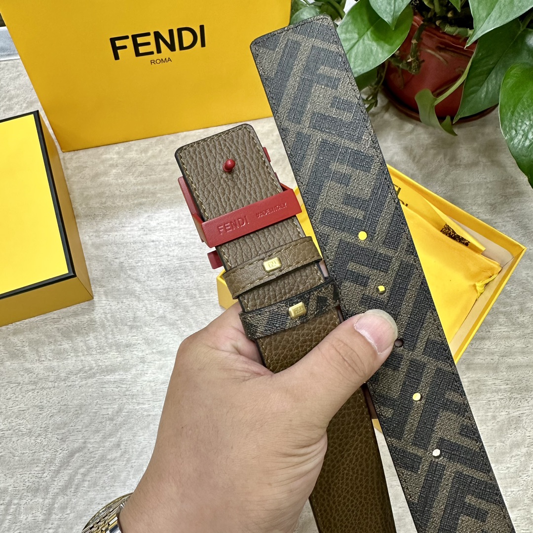 FENDI芬迪专柜同款宽4.0CM双环正反用腰带FF按钉搭扣咖啡色CuoioRomano皮革材质反面面料