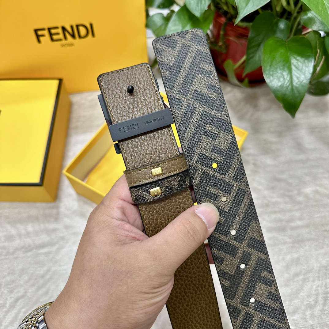 FENDI芬迪专柜同款宽4.0CM双环正反用腰带FF按钉搭扣咖啡色CuoioRomano皮革材质反面面料