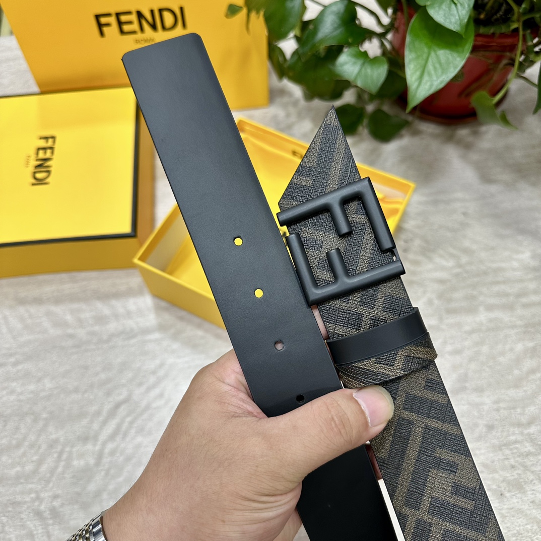 FENDI芬迪专柜同款宽4.0CM双环正反用腰带FF按钉搭扣黑色CuoioRomano皮革材质反面面料带