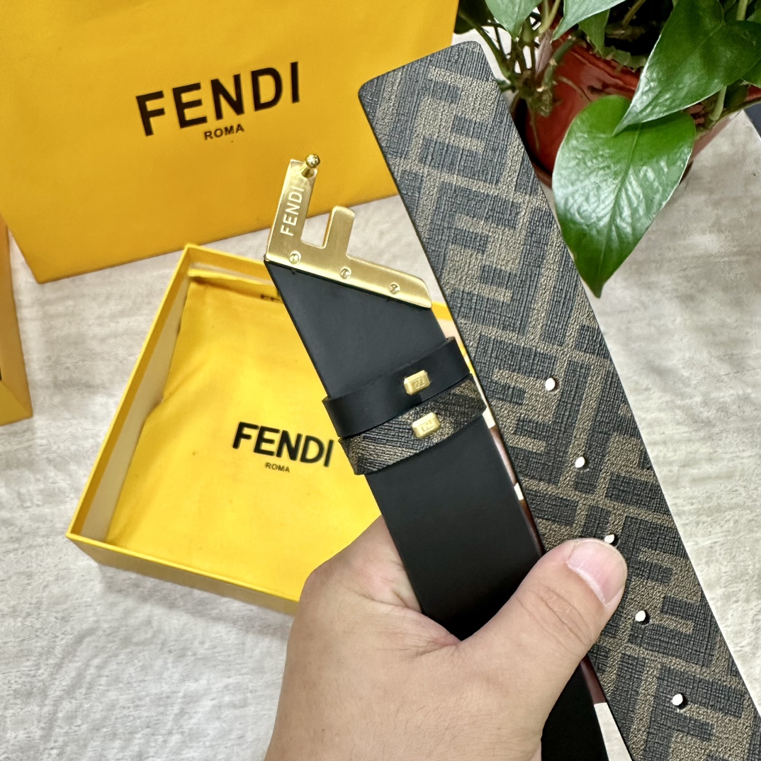 FENDI芬迪专柜同款宽4.0CM双环正反用腰带F按钉搭扣黑色CuoioRomano皮革材质反面面料带有