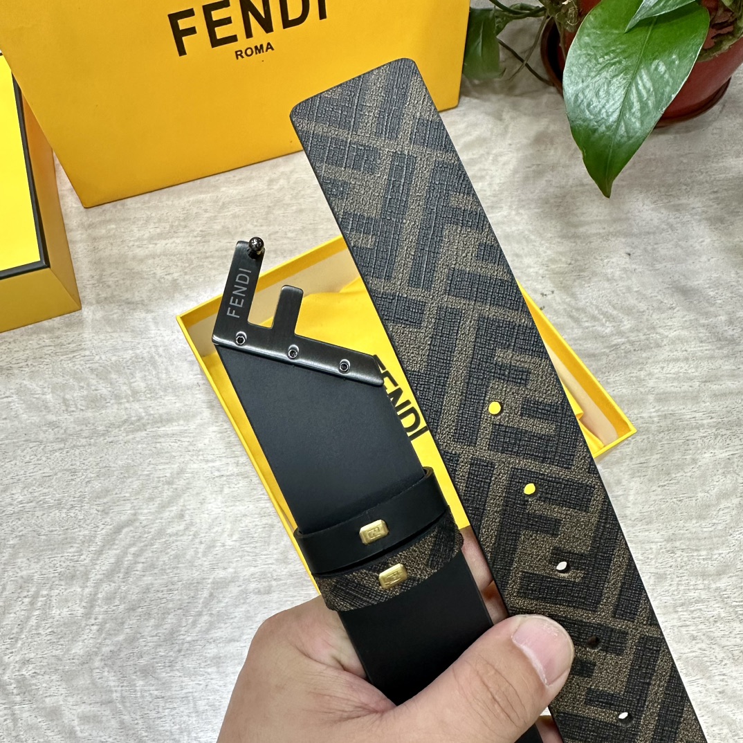 FENDI芬迪专柜同款宽4.0CM双环正反用腰带F按钉搭扣黑色CuoioRomano皮革材质反面面料带有