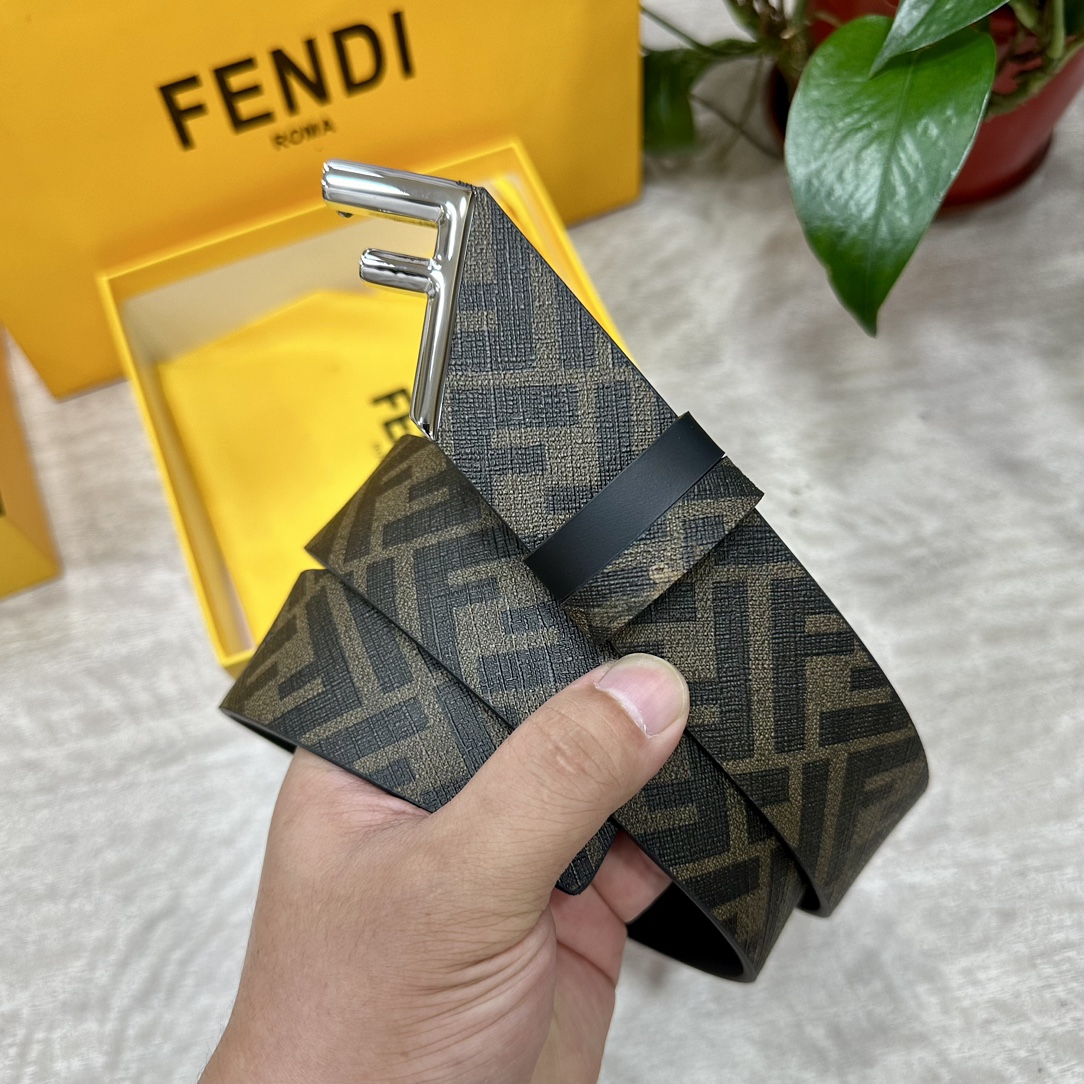 FENDI芬迪专柜同款宽4.0CM双环正反用腰带F按钉搭扣黑色CuoioRomano皮革材质反面面料带有