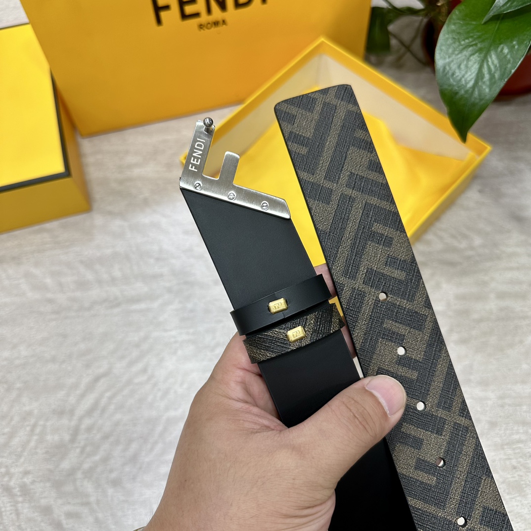 FENDI芬迪专柜同款宽4.0CM双环正反用腰带F按钉搭扣黑色CuoioRomano皮革材质反面面料带有