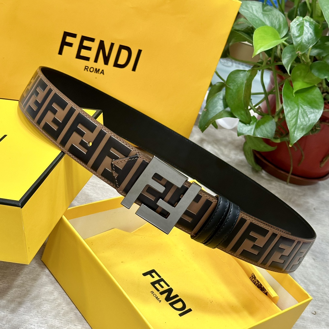 FENDl/芬迪专柜同款宽40MM标志造型宽皮带钉扣式带扣棕色小牛皮制成印有浮雕手绘黑色与棕色FF图案镀