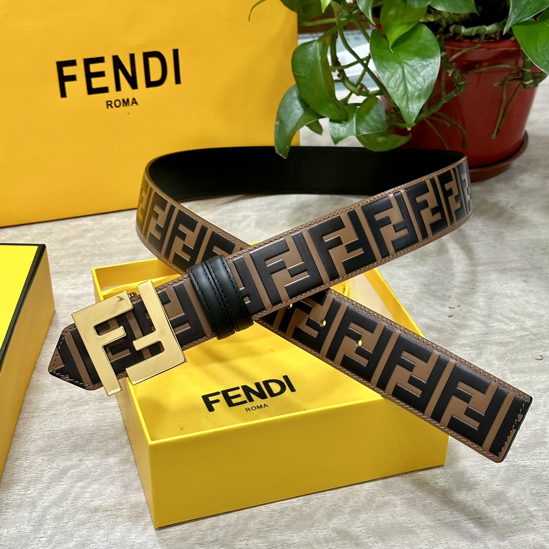 FENDl/芬迪专柜同款宽40MM标志造型宽皮带钉扣式带扣棕色小牛皮制成印有浮雕手绘黑色与棕色FF图案镀