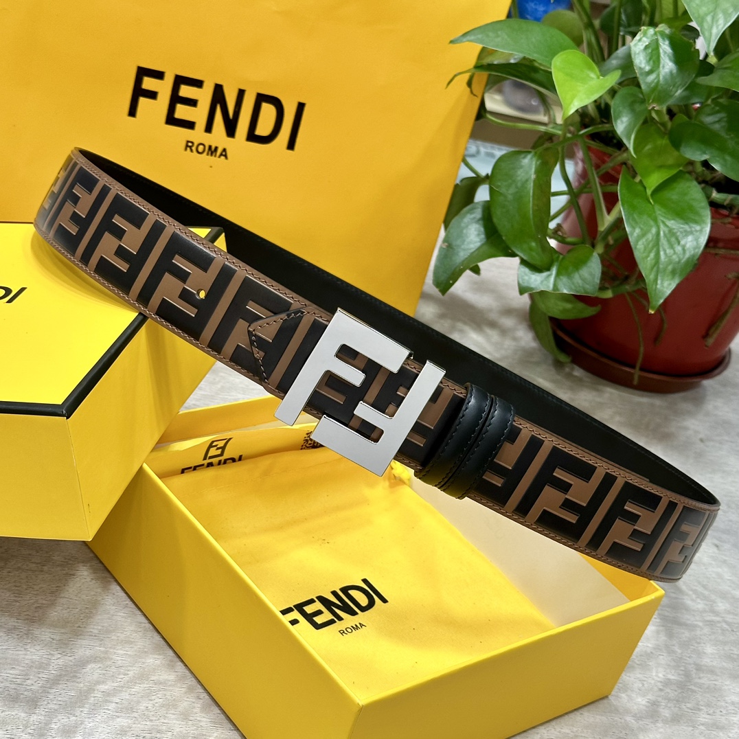 FENDl/芬迪专柜同款宽40MM标志造型宽皮带钉扣式带扣棕色小牛皮制成印有浮雕手绘黑色与棕色FF图案镀