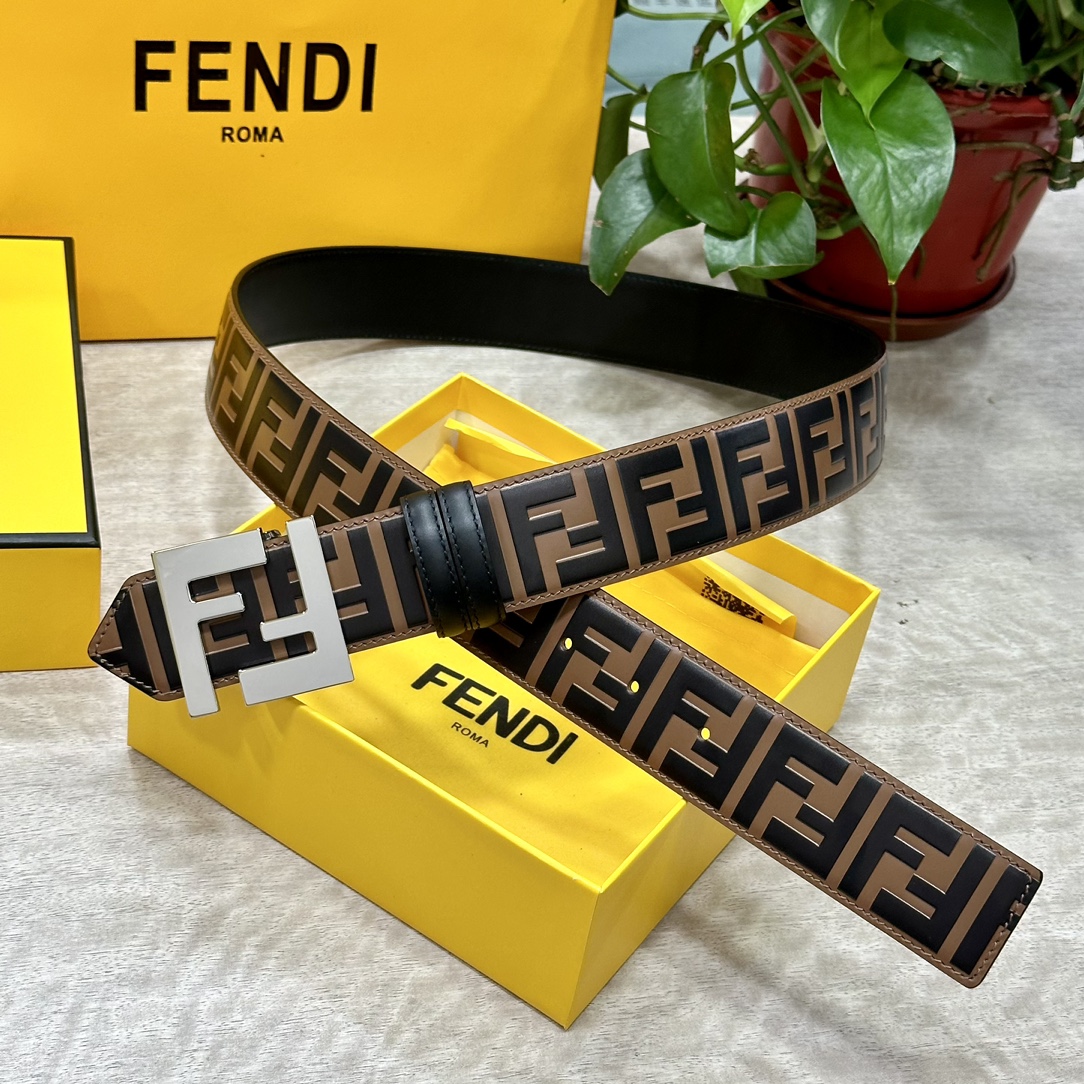 FENDl/芬迪专柜同款宽40MM标志造型宽皮带钉扣式带扣棕色小牛皮制成印有浮雕手绘黑色与棕色FF图案镀