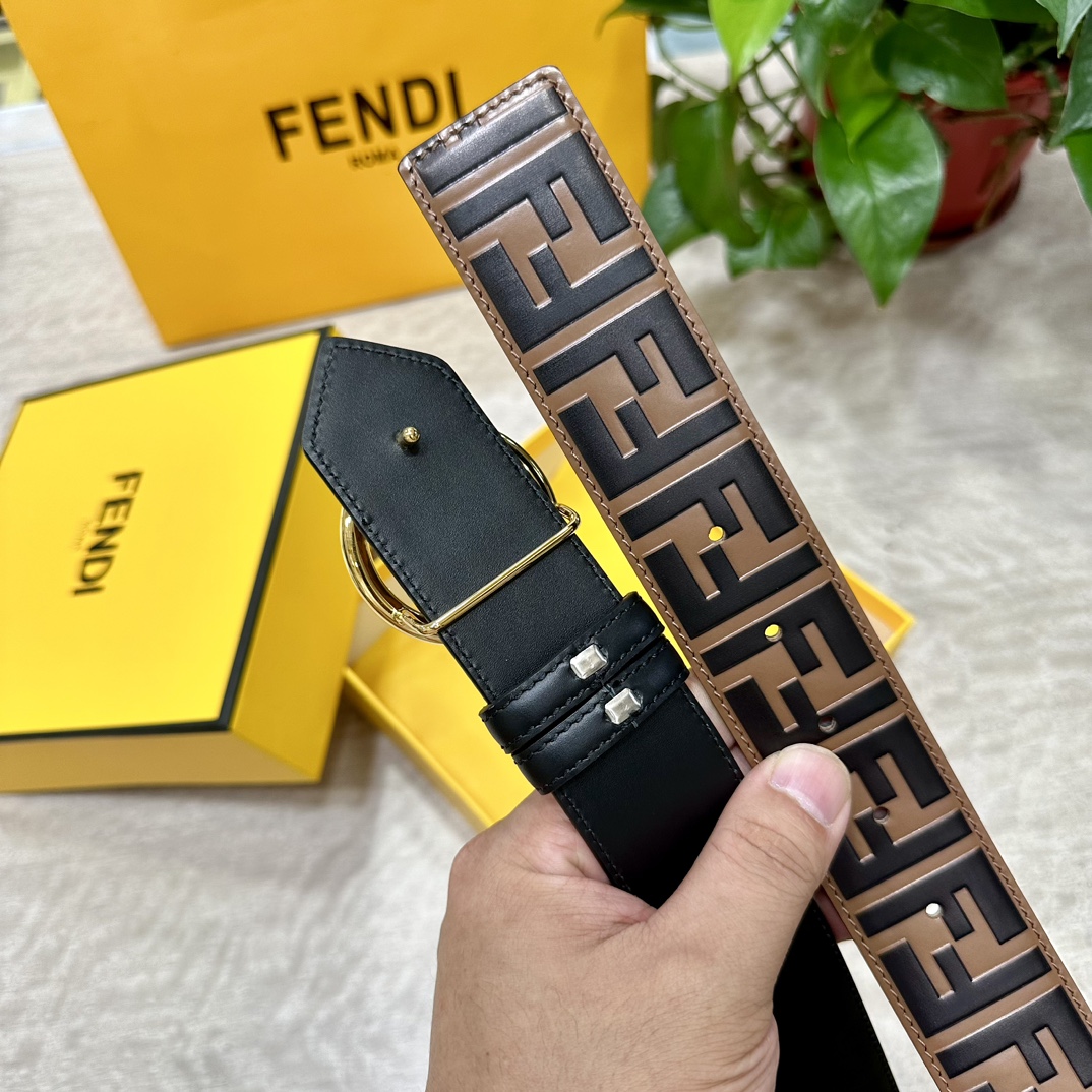 FENDl/芬迪专柜同款宽40MM标志造型宽皮带钉扣式带扣棕色小牛皮制成印有浮雕手绘黑色与棕色FF图案镀