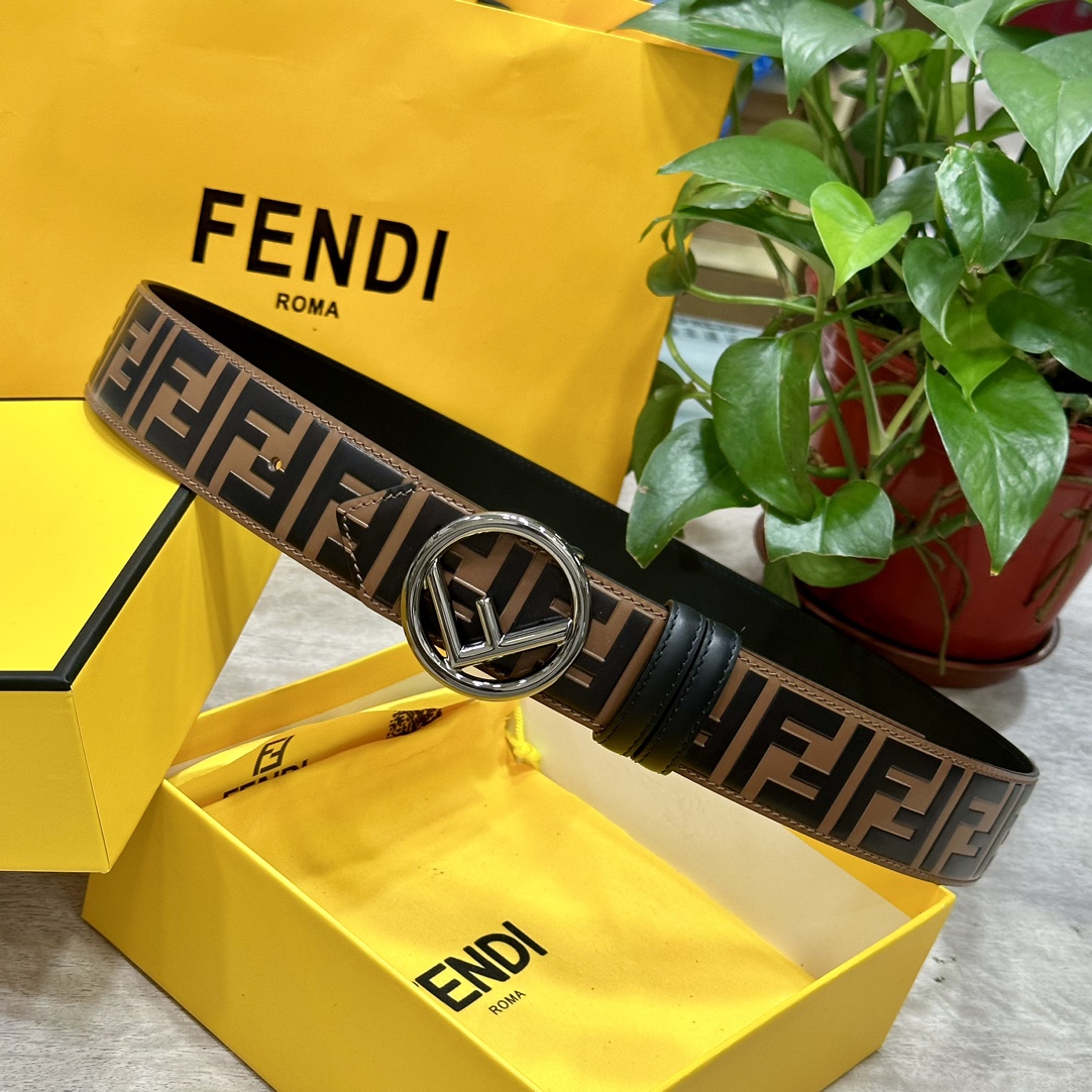 FENDl/芬迪专柜同款宽40MM标志造型宽皮带钉扣式带扣棕色小牛皮制成印有浮雕手绘黑色与棕色FF图案镀