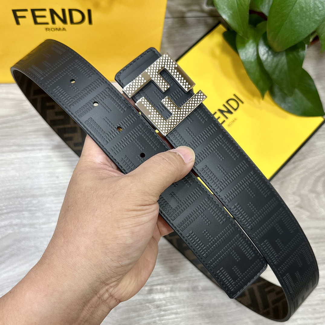 FENDI芬迪专柜同款宽4.0CM双环正反用腰带FF按钉搭扣黑色CuoioRomano皮革材质反面面料带