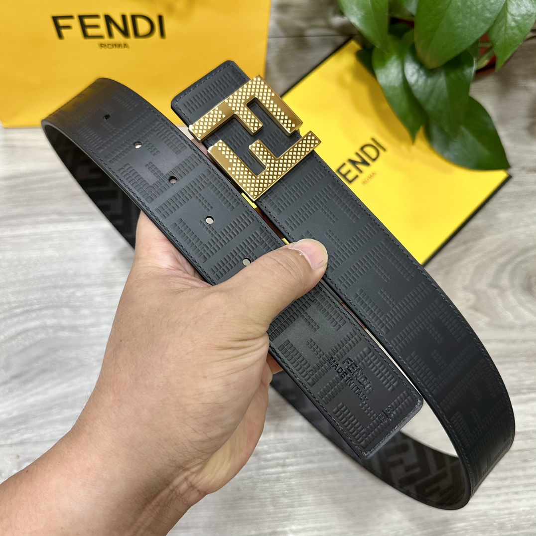 FENDI芬迪专柜同款宽4.0CM双环正反用腰带FF按钉搭扣黑色CuoioRomano皮革材质反面面料带