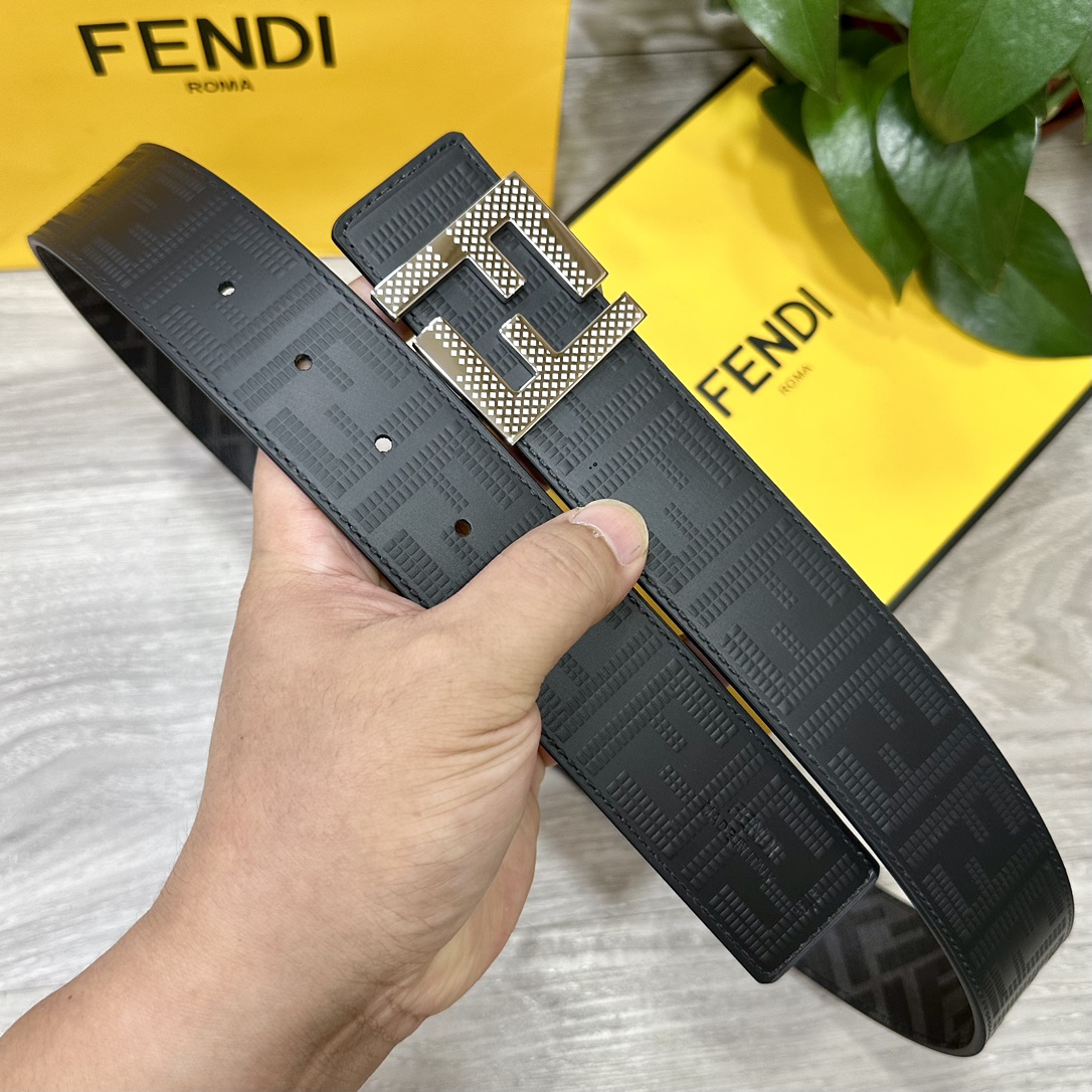 FENDI芬迪专柜同款宽4.0CM双环正反用腰带FF按钉搭扣黑色CuoioRomano皮革材质反面面料带