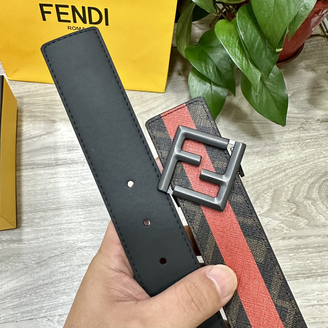 FENDI芬迪专柜同款宽4.0CM双环正反用腰带F按钉搭扣黑色CuoioRomano皮革材质反面面料带有