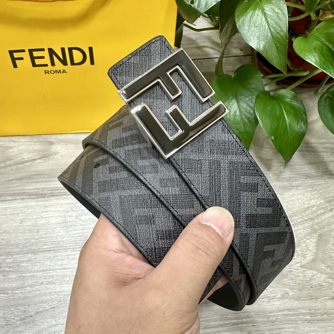 FENDI芬迪专柜同款宽4.0CM双环正反用腰带FF按钉搭扣深蓝色CuoioRomano皮革材质反面面料