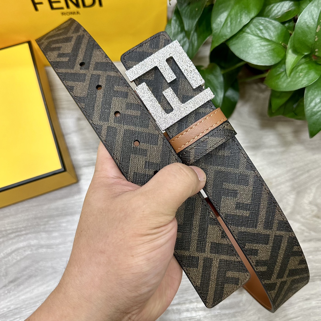 
     FENDI（芬迪）专柜同款 宽4.0CM 双环正反用腰带 FF按钉搭扣 土黄色Cuoio  