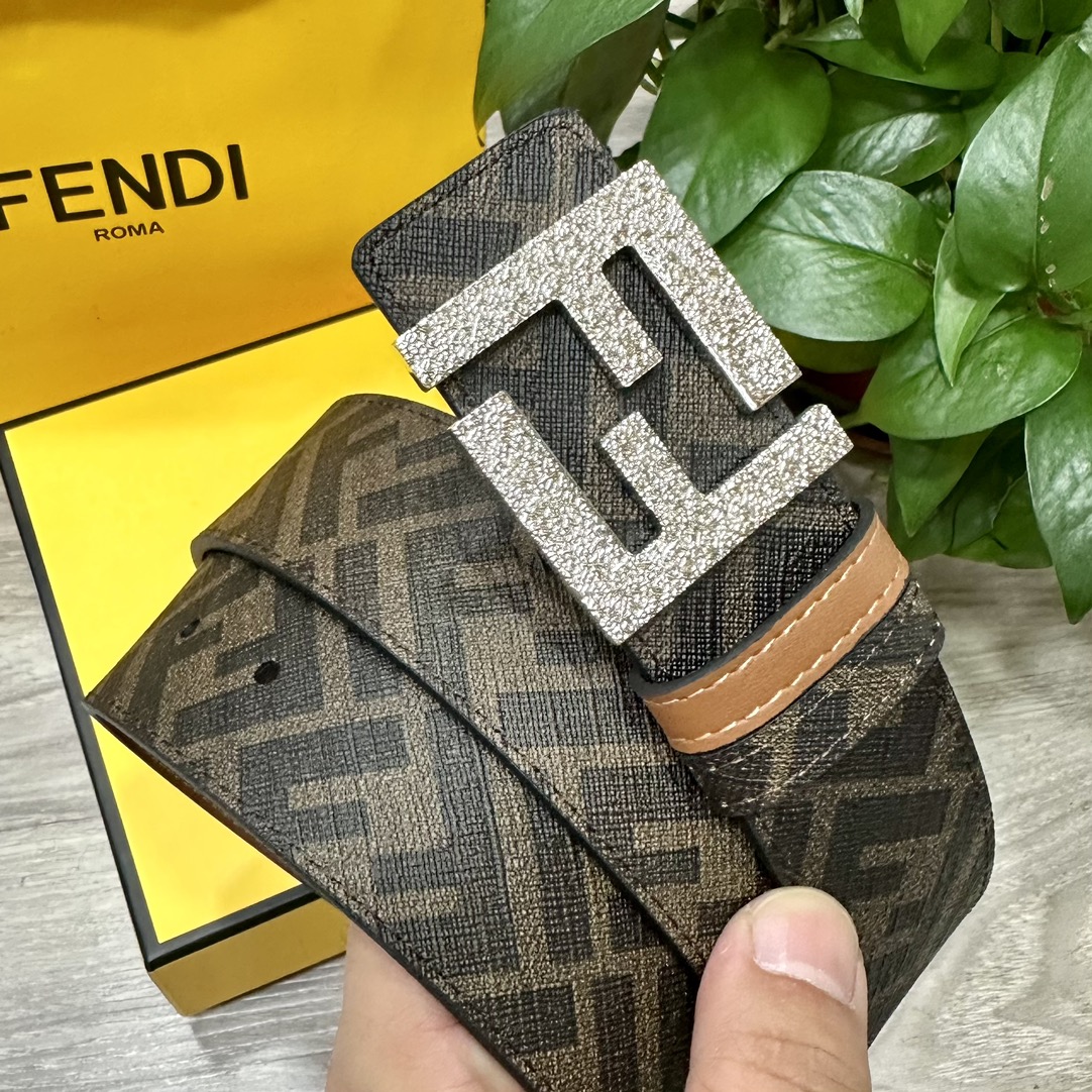 
     FENDI（芬迪）专柜同款 宽4.0CM 双环正反用腰带 FF按钉搭扣 土黄色Cuoio  