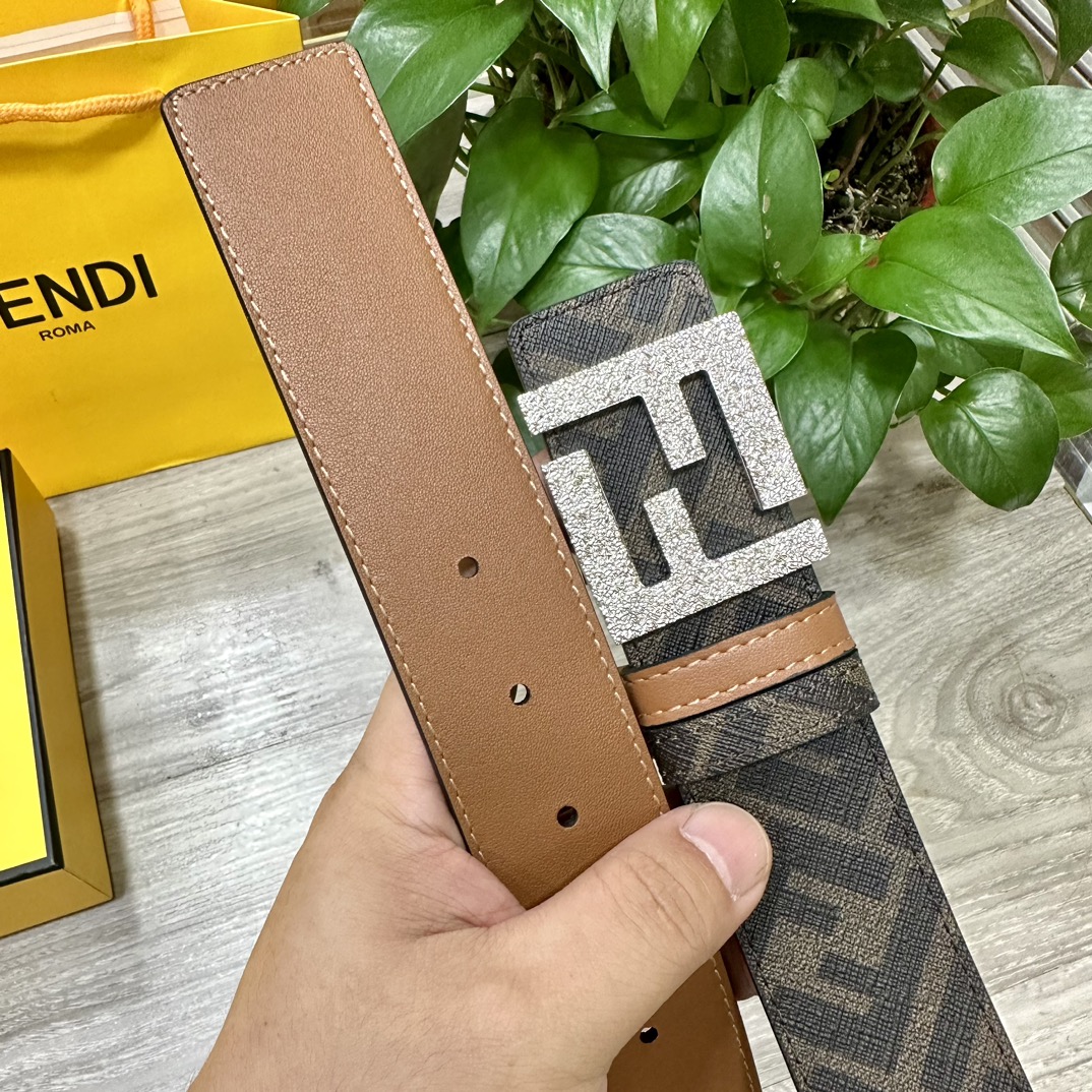 
     FENDI（芬迪）专柜同款 宽4.0CM 双环正反用腰带 FF按钉搭扣 土黄色Cuoio  