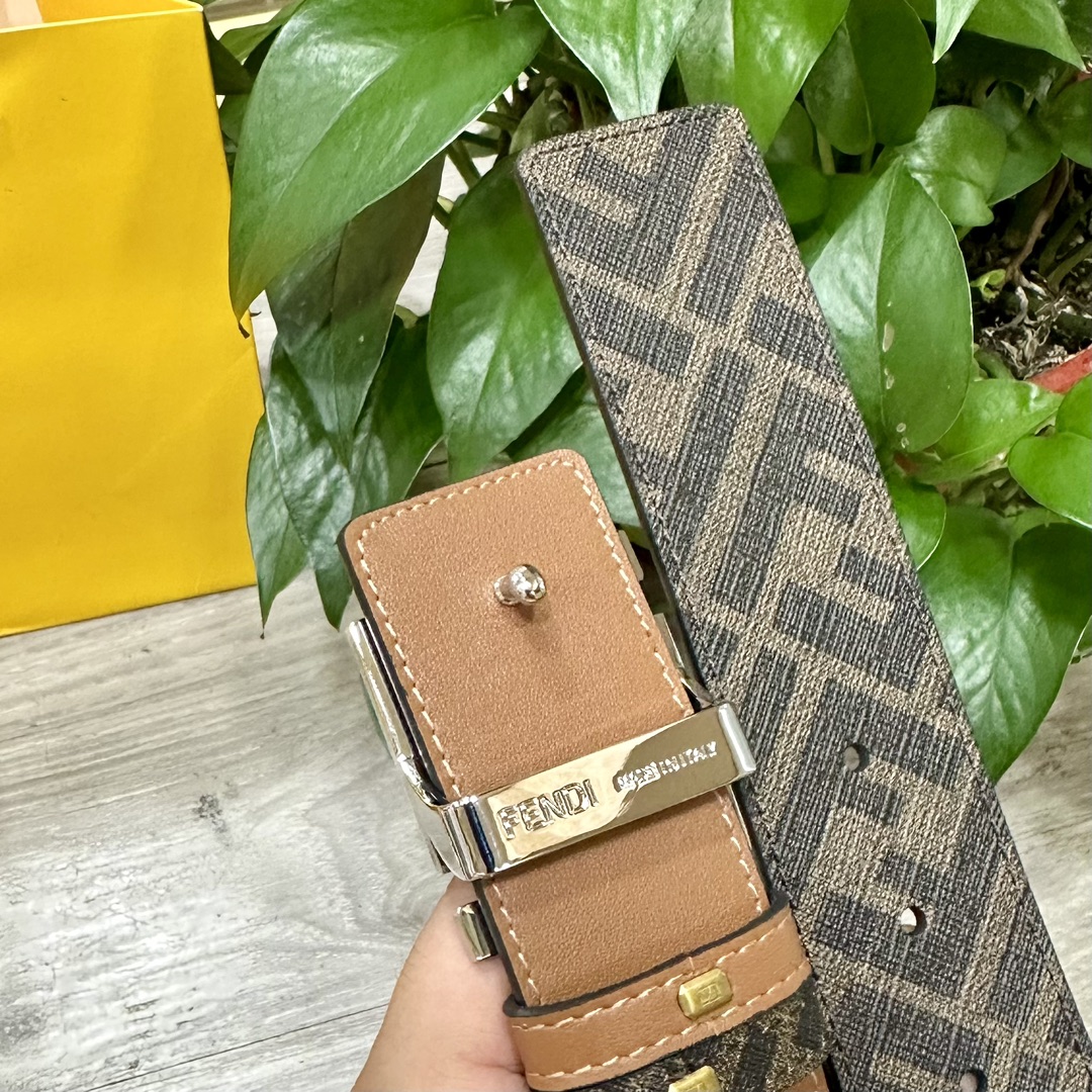 
     FENDI（芬迪）专柜同款 宽4.0CM 双环正反用腰带 FF按钉搭扣 土黄色Cuoio  