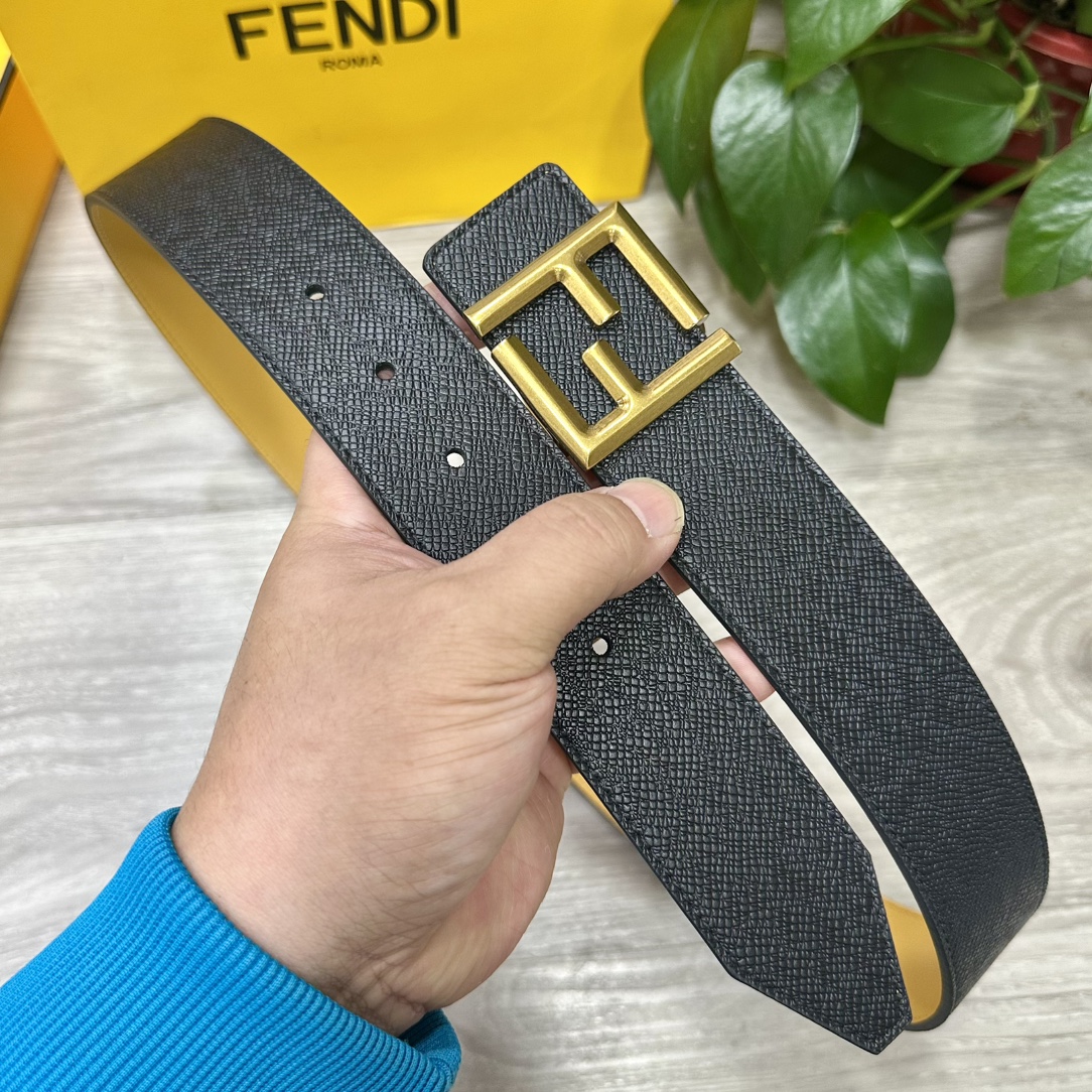 FENDl芬迪宽40MM双面原版小牛皮搭配单钌钯电镀扣完美的手感.油边出众的设计.风格高贵奢华时尚大方高