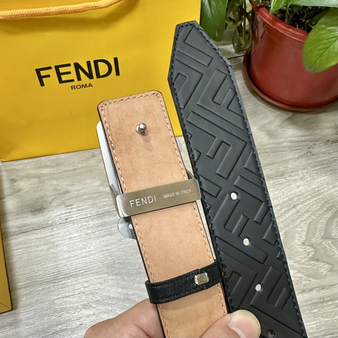 FENDl芬迪宽38MM双面原版小牛皮搭配单钌钯电镀扣完美的手感.油边出众的设计.风格高贵奢华时尚大方高