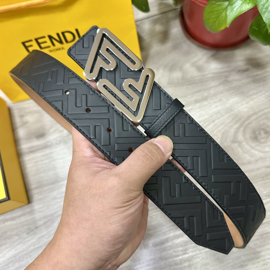 FENDl芬迪宽38MM双面原版小牛皮搭配单钌钯电镀扣完美的手感.油边出众的设计.风格高贵奢华时尚大方高