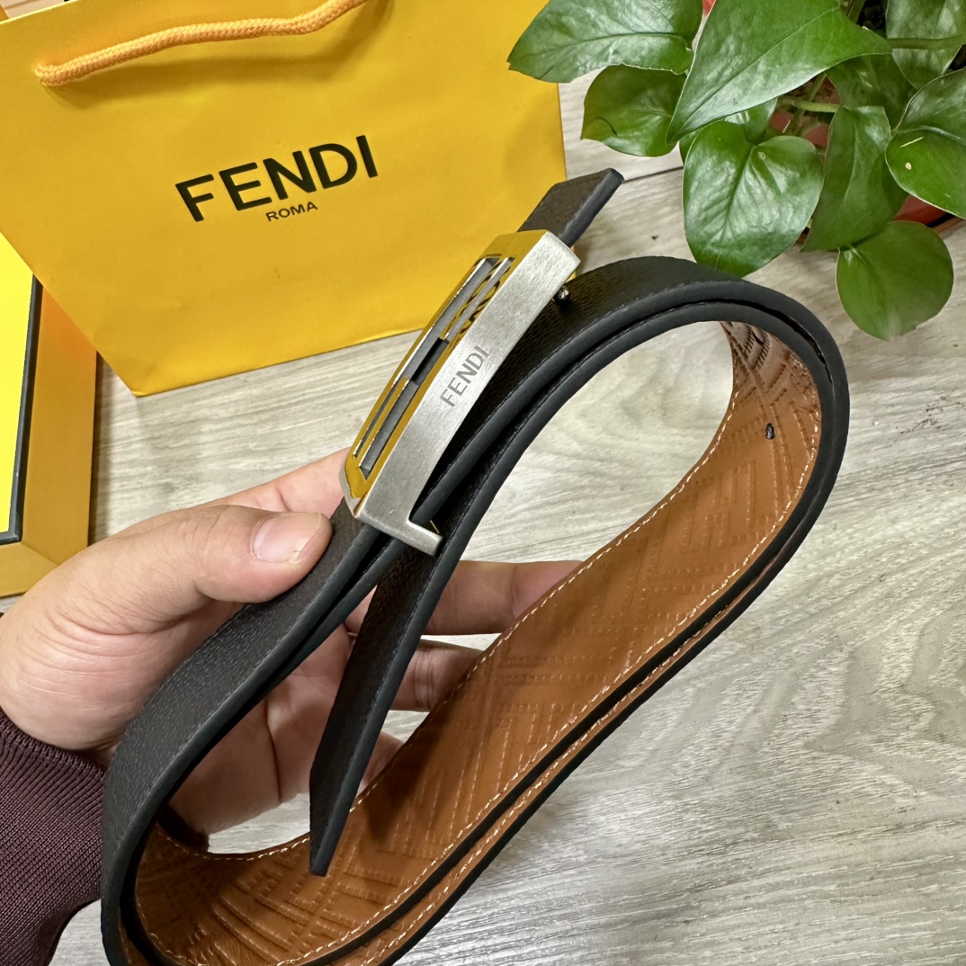 FENDl芬迪宽38MM双面原版小牛皮搭配单钌钯电镀扣完美的手感.油边出众的设计.风格高贵奢华时尚大方高
