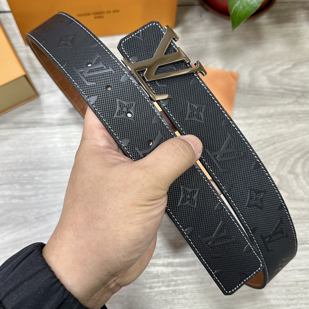 LV.路易威登宽40MM双面原版小牛皮搭配单钌钯电镀扣完美的手感.油边出众的设计.风格高贵奢华时尚大方高