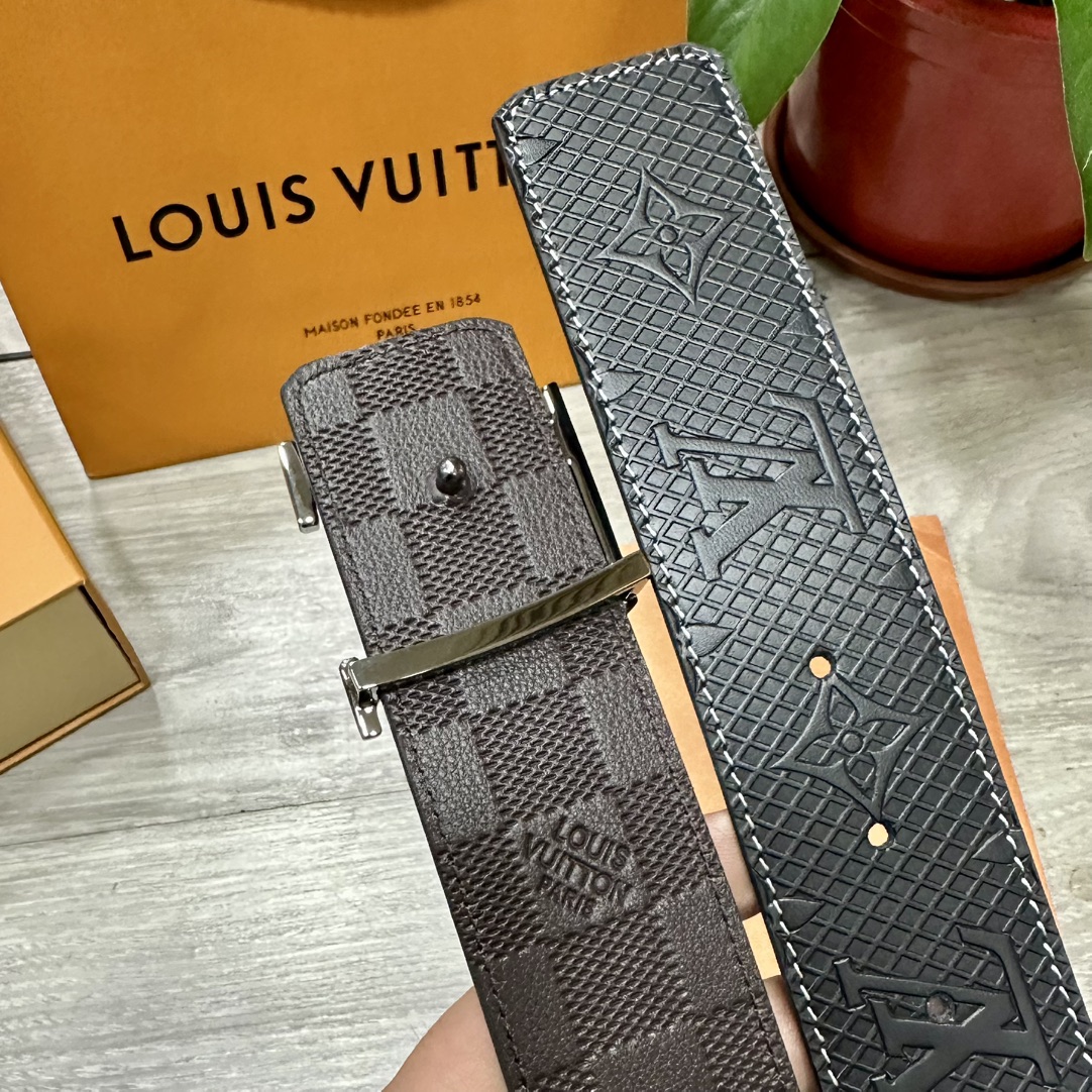 LV.路易威登宽40MM双面原版小牛皮搭配单钌钯电镀扣完美的手感.油边出众的设计.风格高贵奢华时尚大方高