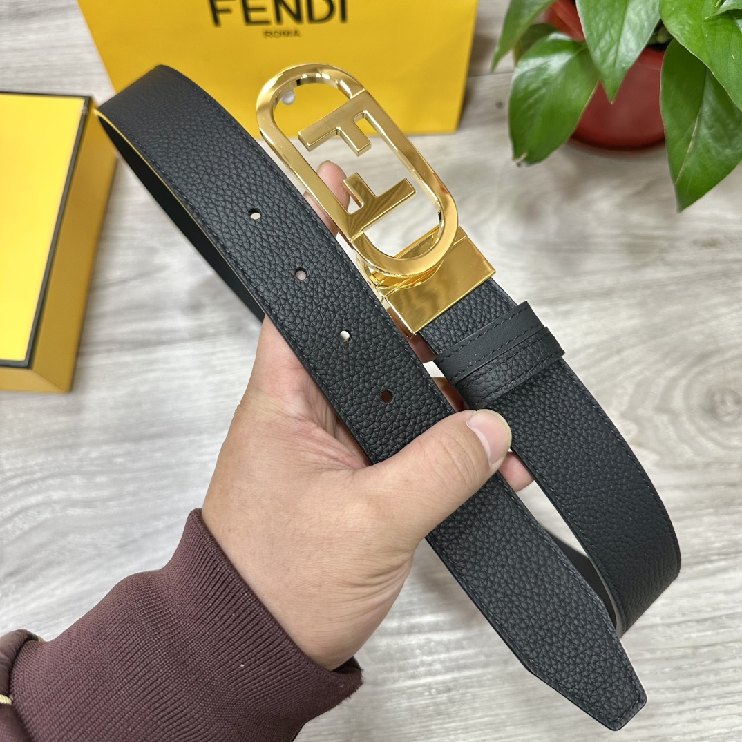 
FENDl（芬迪）宽35MM 原单双面头层牛皮制作 搭配原单纯铜尾夹旋转扣五金 奢华优雅 商务休闲百搭