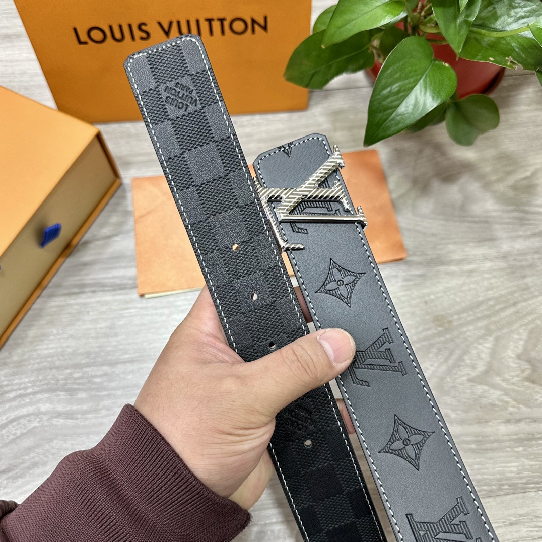 
        LV.路易威登 宽40MM双面原版小牛皮 搭配单钌钯电镀扣 完美的手感.油边 出众的设