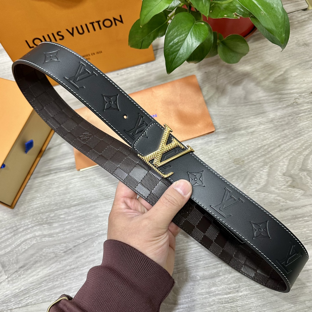 
        LV.路易威登 宽40MM双面原版小牛皮 搭配单钌钯电镀扣 完美的手感.油边 出众的设