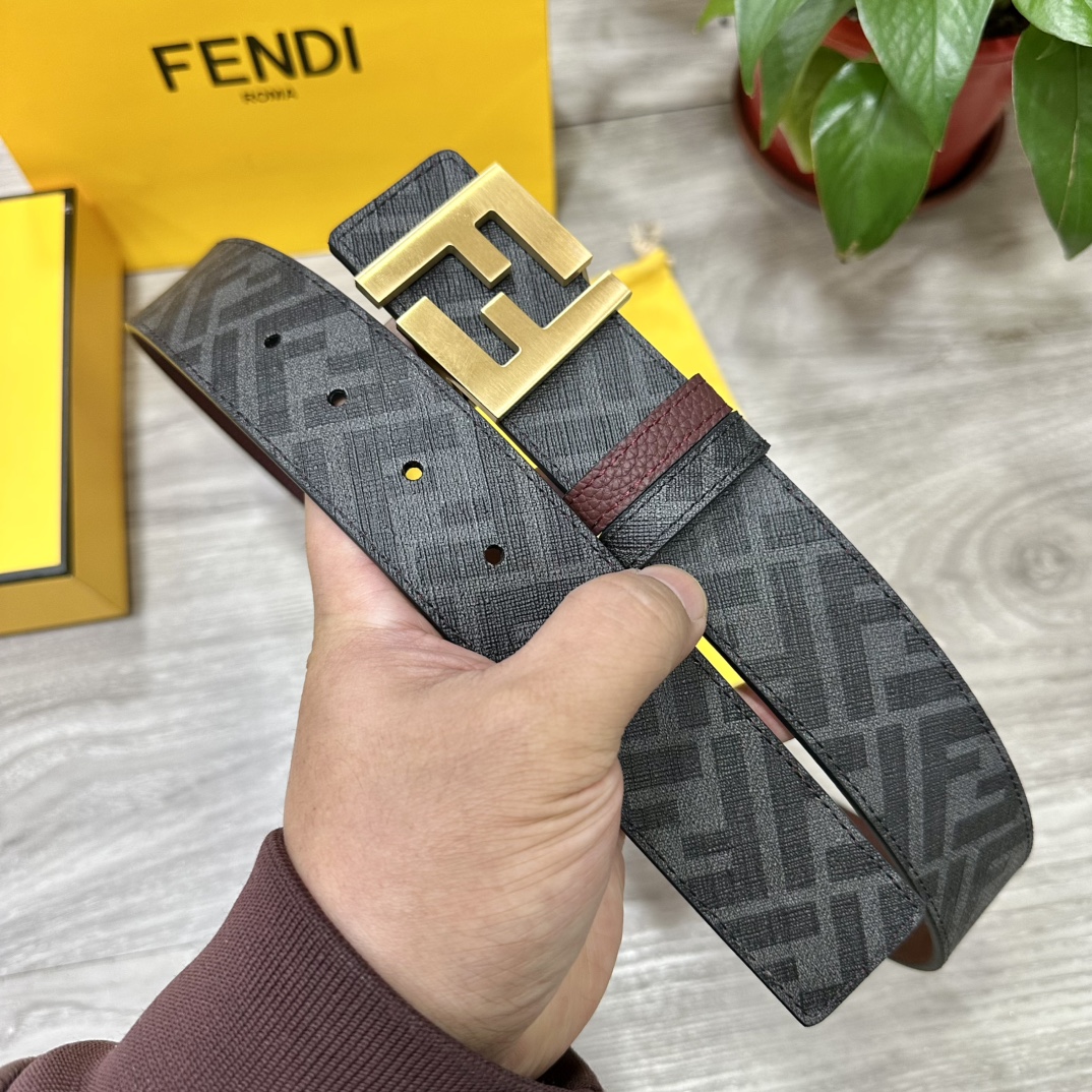 
     FENDI（芬迪）专柜同款 宽4.0CM 双环正反用腰带 FF按钉搭扣 酒红色Cuoio  