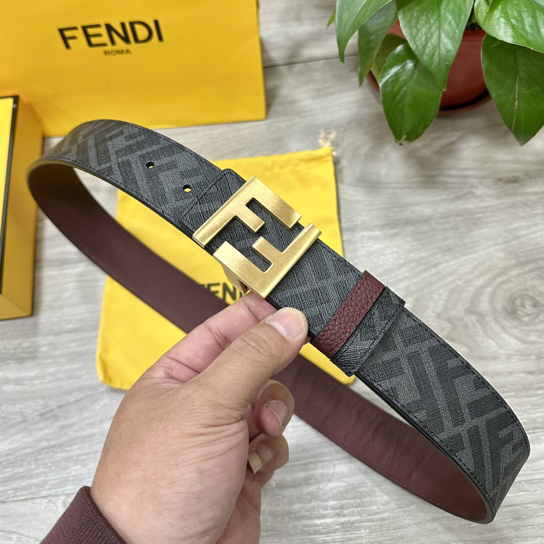 
     FENDI（芬迪）专柜同款 宽4.0CM 双环正反用腰带 FF按钉搭扣 酒红色Cuoio  