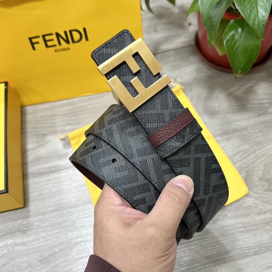 
     FENDI（芬迪）专柜同款 宽4.0CM 双环正反用腰带 FF按钉搭扣 酒红色Cuoio  