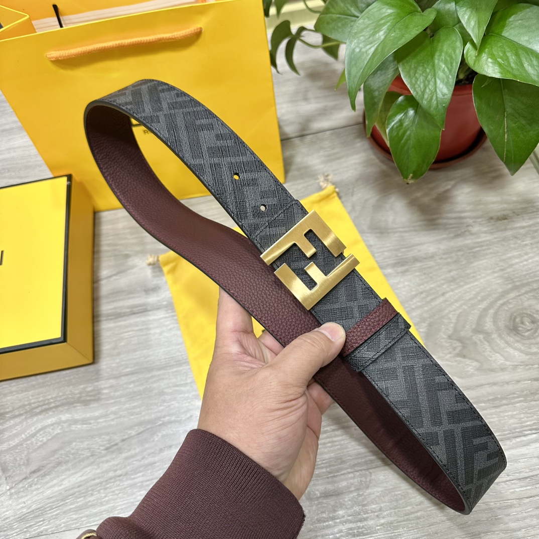 
     FENDI（芬迪）专柜同款 宽4.0CM 双环正反用腰带 FF按钉搭扣 酒红色Cuoio  